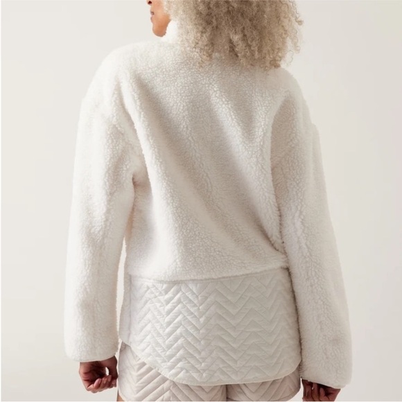 Athleta Cozy Sherpa Snap
Sweatshirt in Ivory - Size XS - Picture 2 of 10